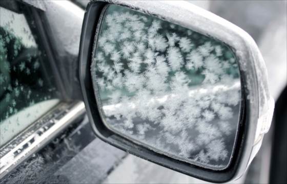 車のサイドミラーが凍って開かない時の対処法と予防対策 楽しい生活日和